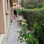 Big Ground Floor 2 Bedrooms Flat In A Quiet Building & Neighborghood