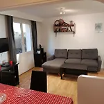 Big Ground Floor 2 Bedrooms Flat In A Quiet Building & Neighborghood