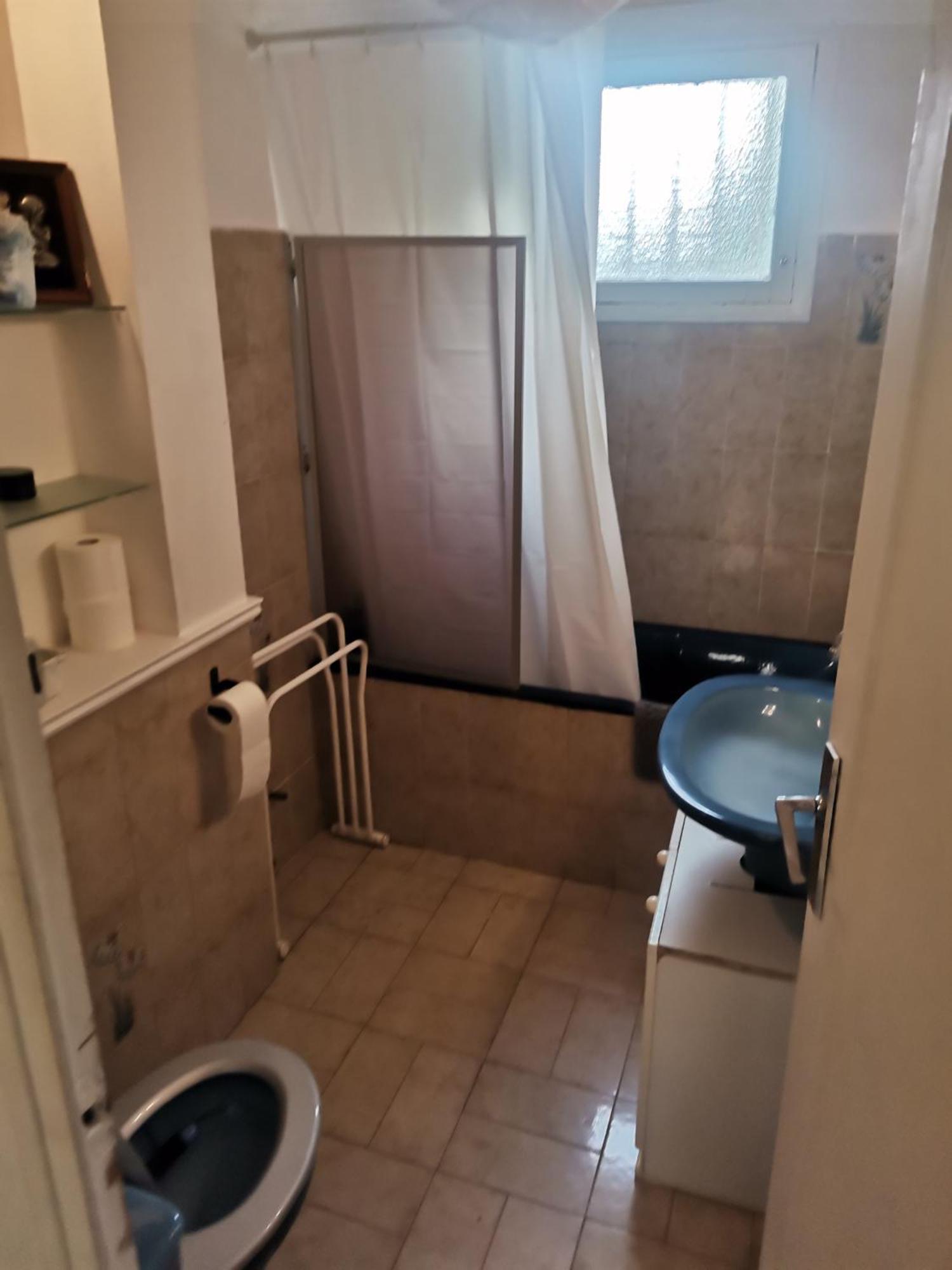 Big Ground Floor 2 Bedrooms Flat In A Quiet Building & Neighborghood *